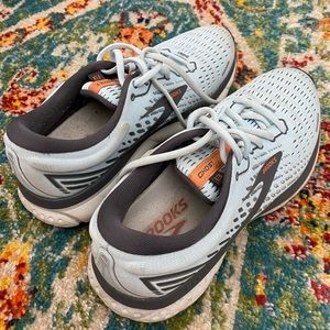 Another pair of light blue brooks sneakers